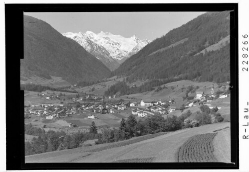 [Fulpmes im Stubaital gegen Zuckerhütl / Tirol]
