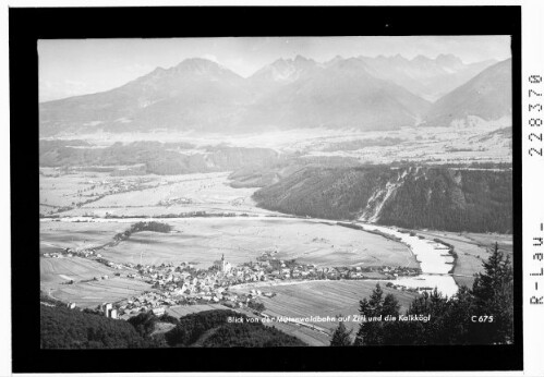 Blick von der Mittenwaldbahn auf Zirl und Kalkkögel