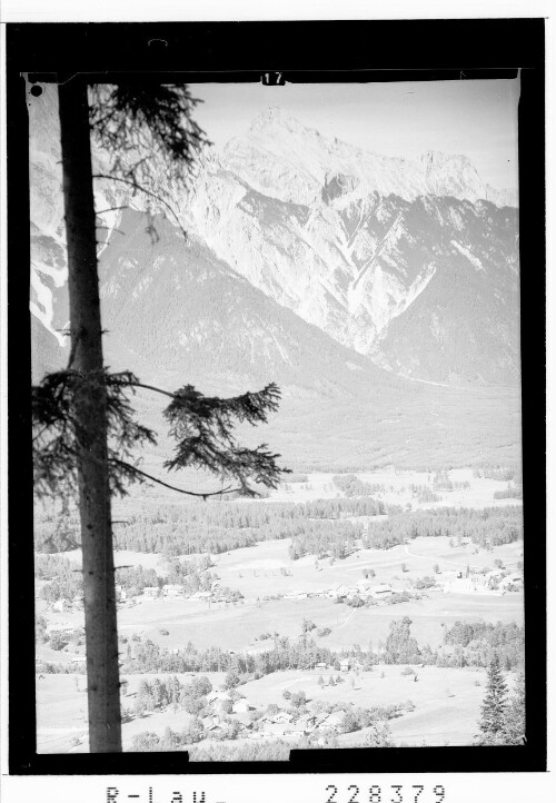 [Obsteig am Mieminger Plateau gegen Hochwand / Tirol]