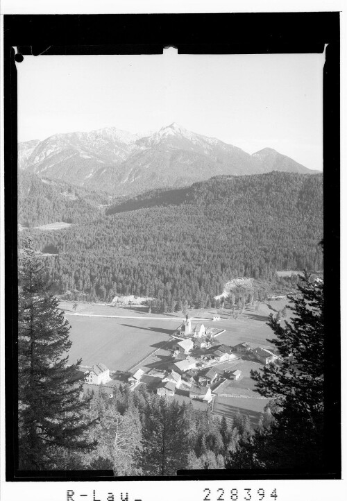 [Leutasch - Kirchplatzl gegen Reitherspitze / Tirol]