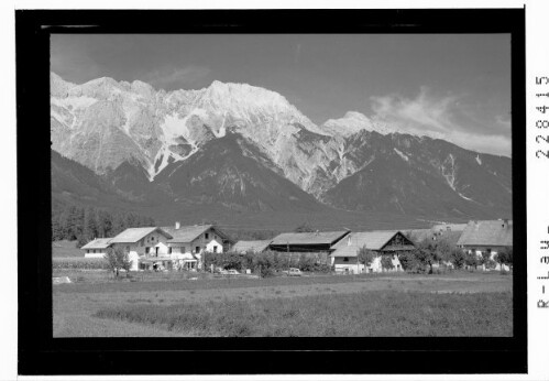 [Fronhausen am Mieminger Plateau gegen Mieminger Gebirge / Tirol]