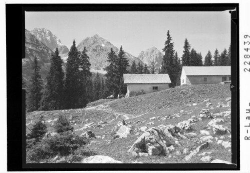 [Feldernalm im Gaistal gegen Grünstein und Sonnenspitze / Tirol]