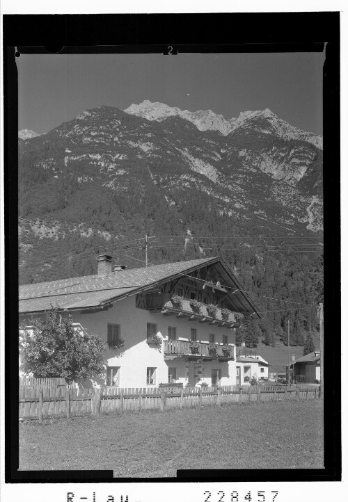 [Leutasch - Kirchplatzl / Haus Sonneck gegen Gehrenspitze / Tirol]