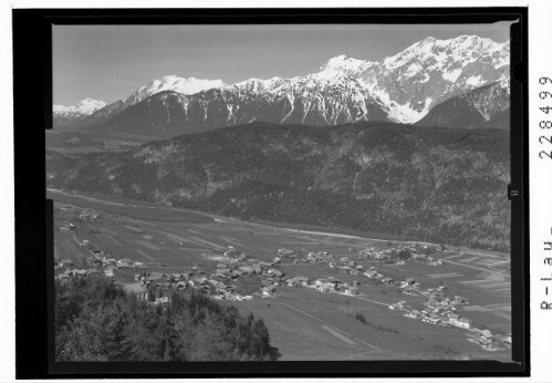 [Rietz gegen Mieminger Gebirge / Tirol]