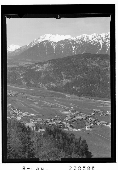 [Rietz gegen Mieminger Gebirge / Tirol]