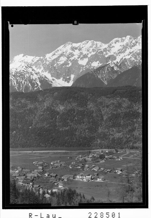 [Rietz gegen Mieminger Gebirge / Tirol]