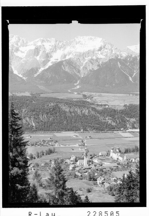 [Stams gegen Mieminger Gebirge / Tirol]