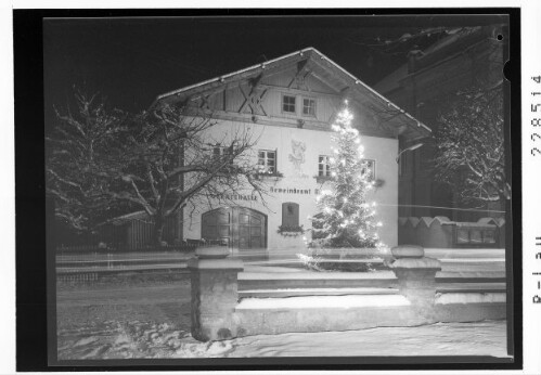 [Gemeindeamt in Silz bei Nacht / Tirol]