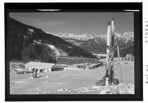 [Sporthotel Olympia in der Axamer Lizum gegen Wetterstein - und Karwendelgebirge]
