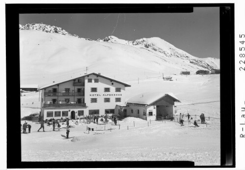 [Hotel Alpenrose im Kühtai gegen Irzwände - Hochalter und Mugkogel / Tirol]