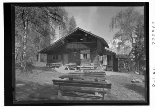 [Nesslachhütte ob Pfaffenhofen gegen Hohe Munde / Tirol]