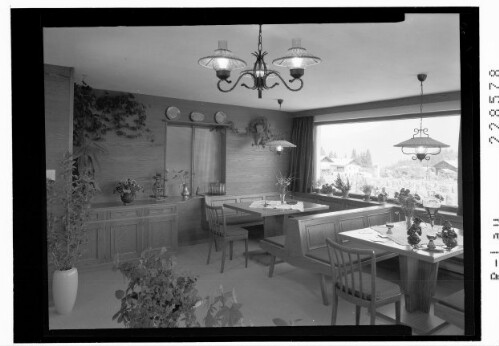 [Gastraum im Haus Erika in Ranggen / Tirol]