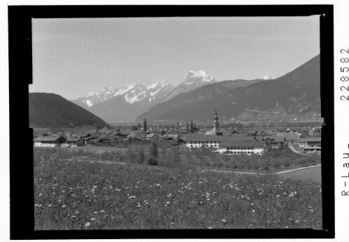 [Kematen gegen gegen Mieminger Gebirge / Tirol]