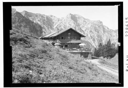 [Gasthaus Bärenbaderalm ob Pertisau gegen Kaserjoch / Tirol]