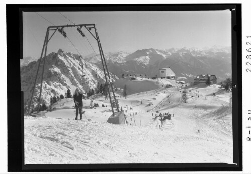[Schlepplift im Rofan mit Bergstation und Erfurter Hütte gegen Ebnerspitze und Tuxer Alpen]