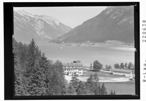 [Hotel Seespitz bei Maurach am Achensee gegen Seebergspitze und Seekarspitze / Tirol]