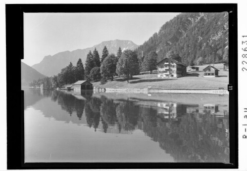 [Gasthaus Geissalm am Achensee gegen Bärenkopf / Tirol]