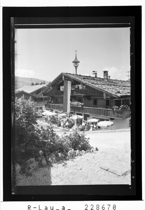 [Tiroler Gasthof in Alpbach]