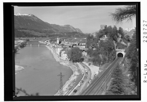 [Rattenberg im Unterinntal gegen Pendlinger Gebirge / Tirol]