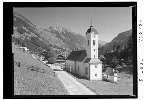 [Kirche in Brandberg im Zillertal gegen Brandberger Kolm / Tirol]