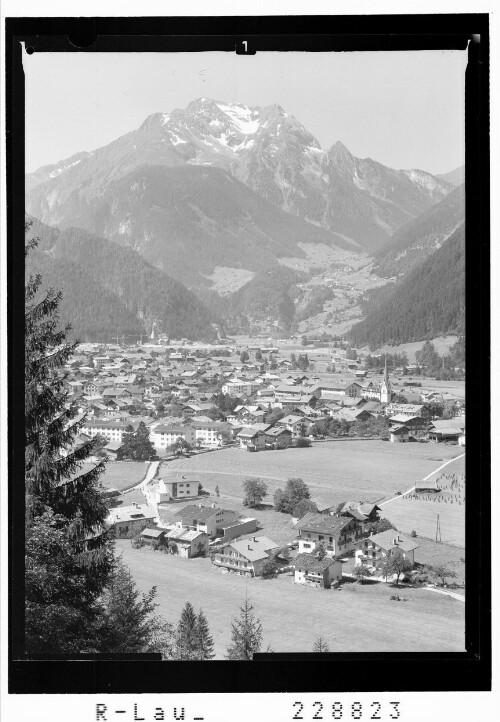 [Mayrhofen im Zillertal gegen Grinberg / Tirol]