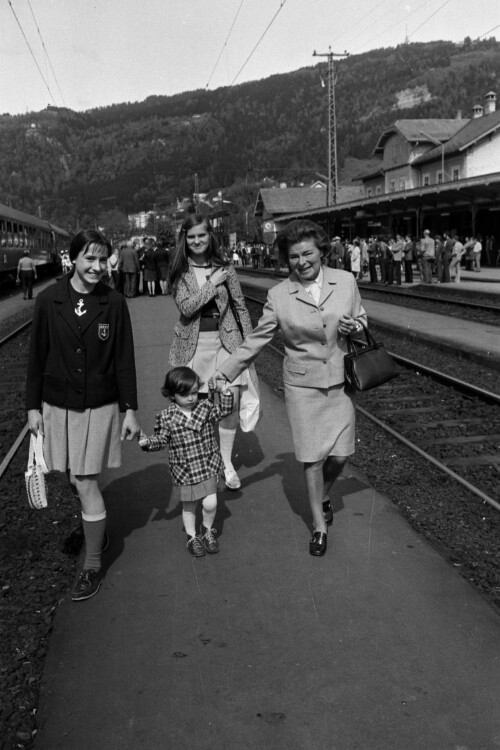 Ankunft des Sonnenzugs am Bahnhof in Bregenz