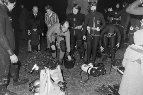 Christbaumversenken im Bodensee durch die Wasserrettung