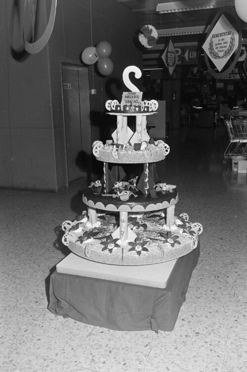 Torte zum Jubiläum 7 Jahre Interspar, 2 Jahre Interspar in Bregenz