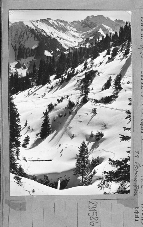 [Höll-Loch im Mahdtal gegen Kanzelwand und Hammerspitze / Kleinwalsertal]