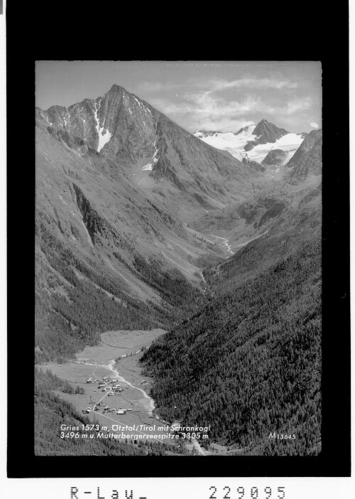 Gries 1573 m / Ötztal / Tirol mit Schrankogel 3496 m und Mutterbergerseespitze 3305 m