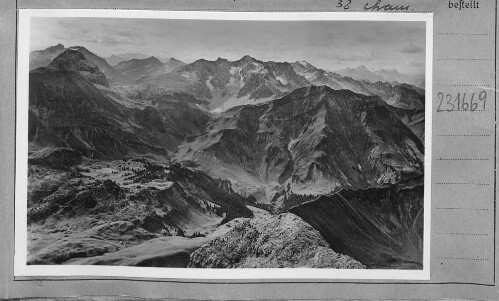 [Blick vom Widderstein gegen Mohnenfluh, Braunarlspitze, Rote Wand und Scesaplana]