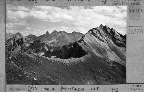 [Blick von der Hammerspitze gegen Grossen Krottenkopf und Mädelegabel]