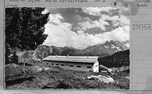 [Kanzelwandhaus gegen Grossen Krottenkopf, Kratzer und Mädelegabel / Stillachtal]