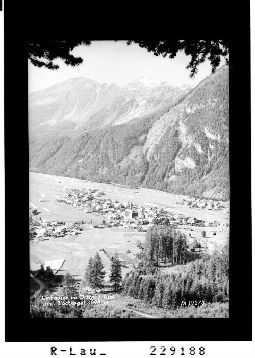 Umhausen im Ötztal / Tirol gegen Blockkogel 3098 m