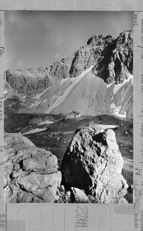 [Fiderepass-Hütte gegen Nördlichen Schafalpenkopf]
