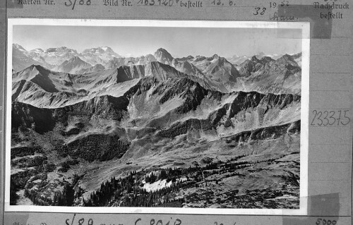 [Blick auf die Schwarzwasserhütte im Schwarzwassertal / Kleinwalsertal gegen Rote Wand, Künzelspitze, Zimba und Scesaplana]