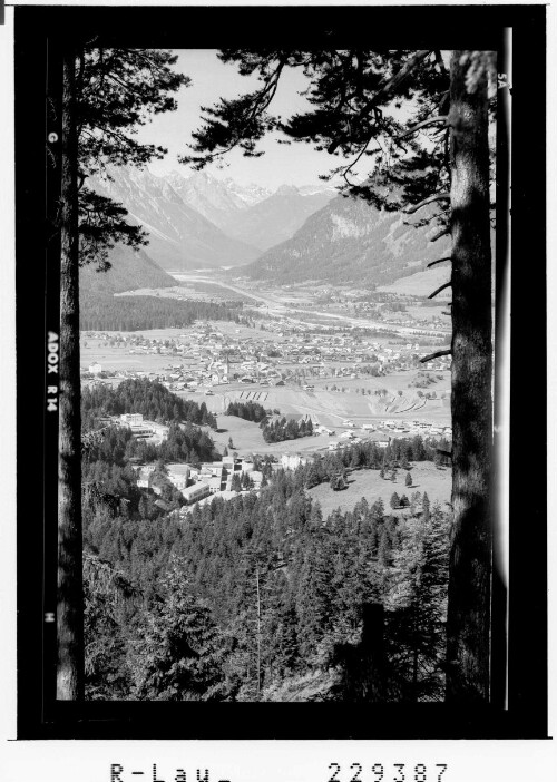 [Blick auf Reutte im Ausserfern gegen Hornbachkette / Tirol]