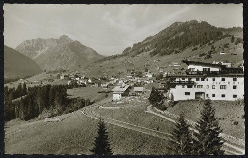 [Mittelberg Hirschegg] : [Hirschegg / Kleinwalsertal, 1124 m mit Widderstein 2536 m, Bärenkopf 2080 u. Heuberg 1797 m ...]