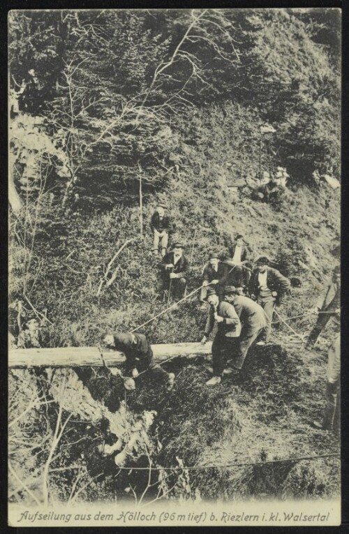 [Mittelberg] Aufseilung aus dem Hölloch (96 m tief) b. Riezlern i. kl. Walsertal : [Correspondenz-Karte ...]