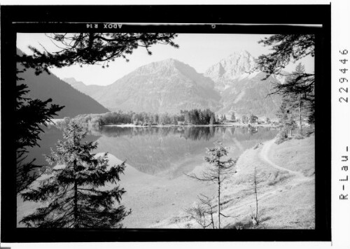 [Heiterwangersee mit Hotel Fischer am See gegen Thaneller / Tirol]