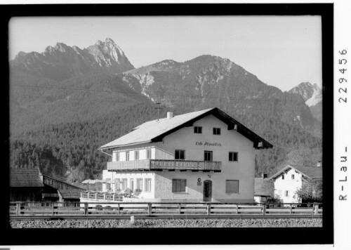 [Cafe Alpenblick in Pflach im Ausserfern gegen Gehrenspitze und Grosse Schlicke / Tirol]