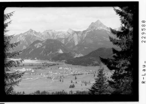 [Vils im Ausserfern gegen Branderschrofen und Säuling / Tirol]