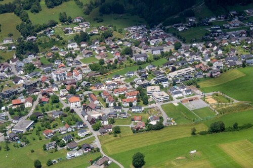 [Bludesch - Zentrum, Filialkirche, Volksschule]