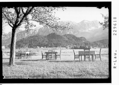 [Blick vom Gasthof Lände bei Vils im Ausserfern gegen Gehrenspitze und Grosse Schlicke / Tirol]