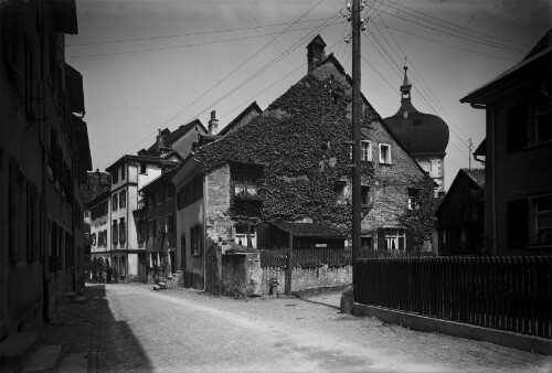 Georgenschildstraße mit Martinsturm im Hintergrund