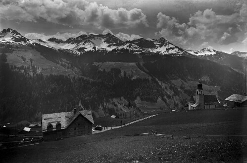 Gasthaus Stern und Pfarrkirche von Fontanella