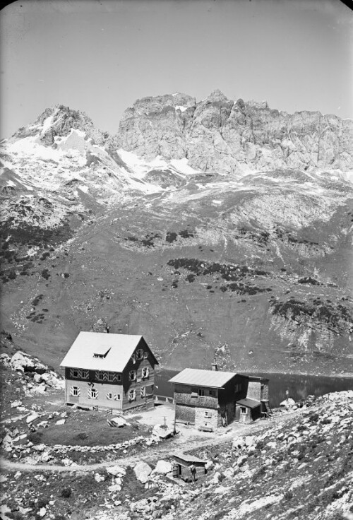 Freiburger Hütte mit Roter Wand