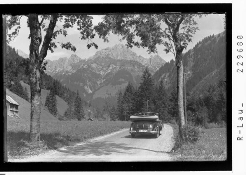 [Blick vom oberen Tannheimertal zur Kellenspitze / Tirol]