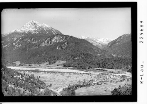 [Weissenbach im Ausserfern gegen Thaneller und Loreagruppe / Tirol]