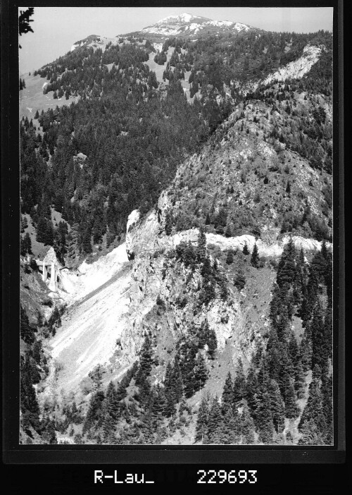 [Gaichtpaßstrasse gegen Gaichtspitze / Ausserfern / Tirol]